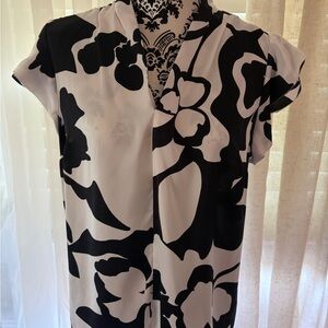 Nine West Black and White Floral Cap-Sleeve Tunic